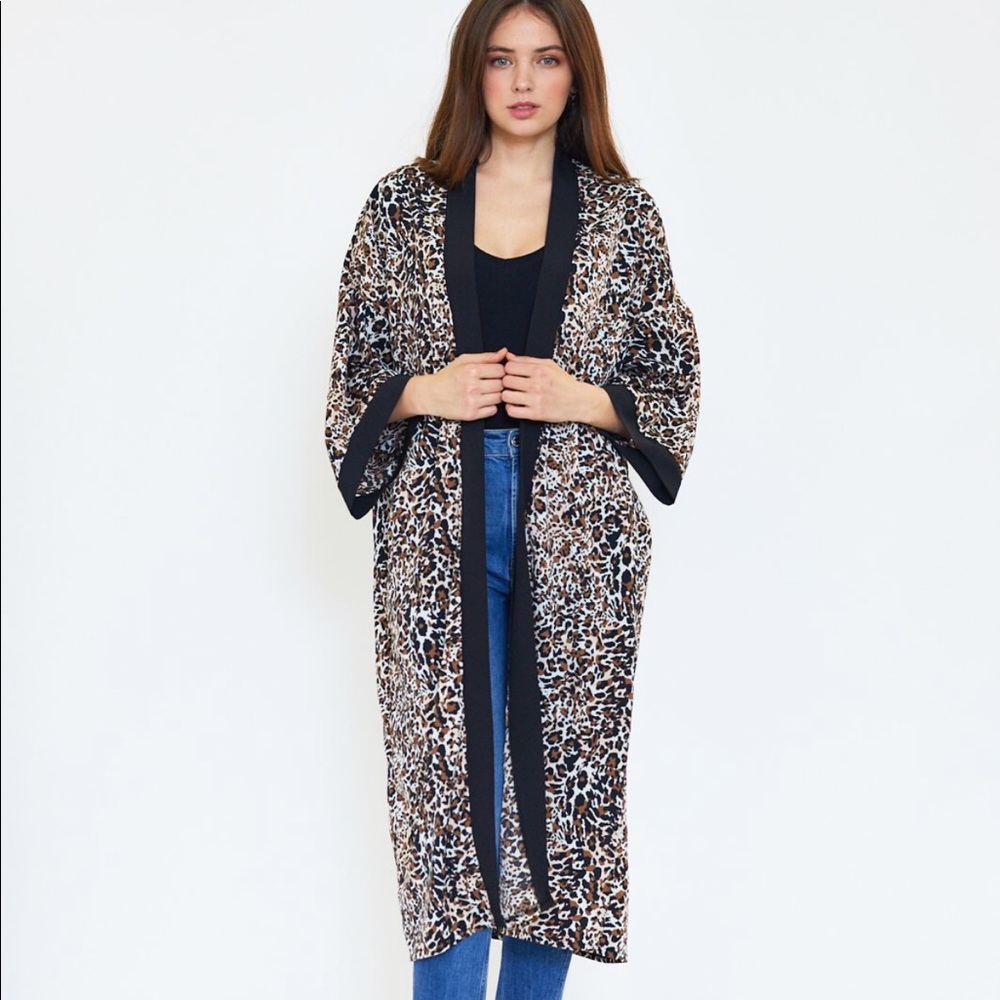 Lulla Collection SMALL SPOTTED NEUTRAL ANIMAL PRINT KIMONO